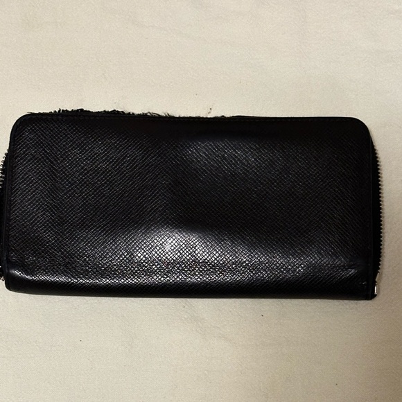 Louis Vuitton Taiga Leather, Black *REHAB* Wallet, broken zippers - Picture 6 of 11